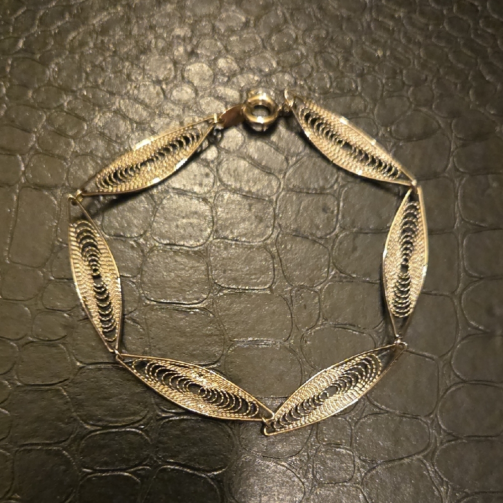 Elegant Silver Trifari Filigree Bracelet